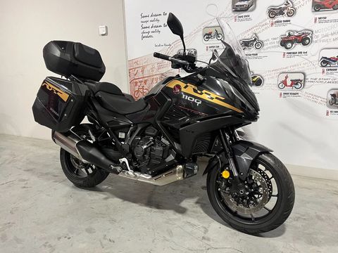  NT1100 DCT met voyage pack en stickerset