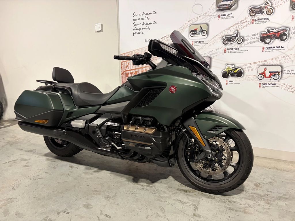  GL 1800 Goldwing DCT bagger mer Remus uitlaten