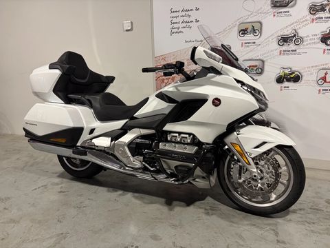  GL 1800 Goldwing Tour deluxe DCT in nagelnieuwe staat