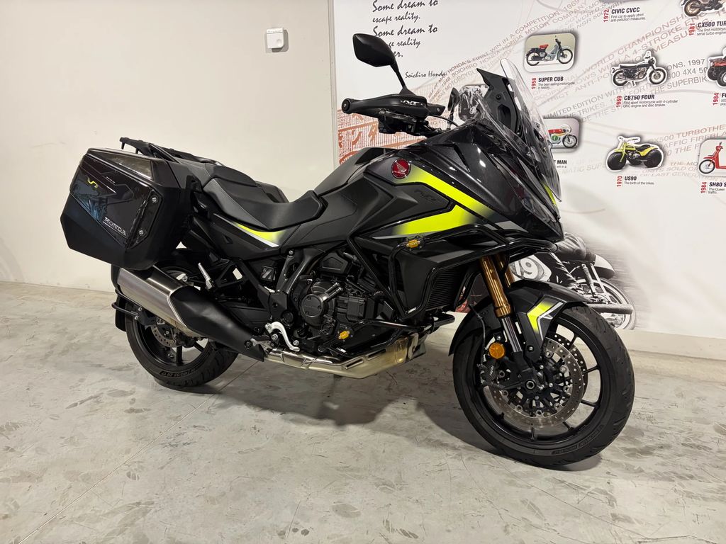  NT1100 DCT nieuwste model met extra's