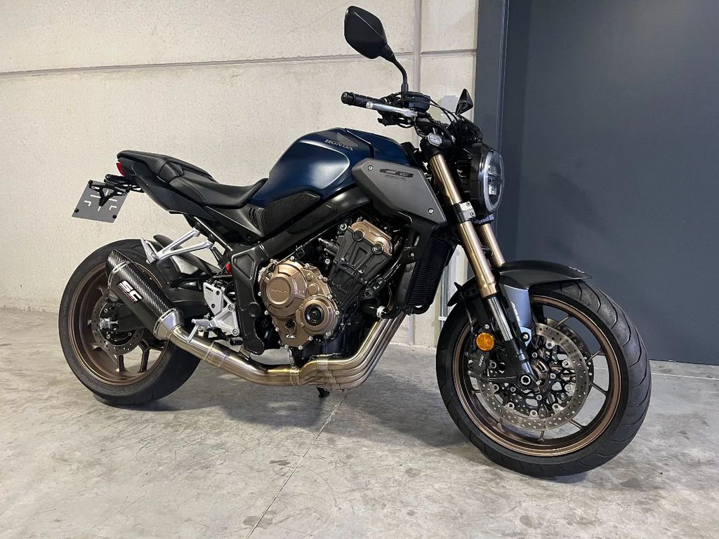  CB650R met volledige SC uitlaatlijn!