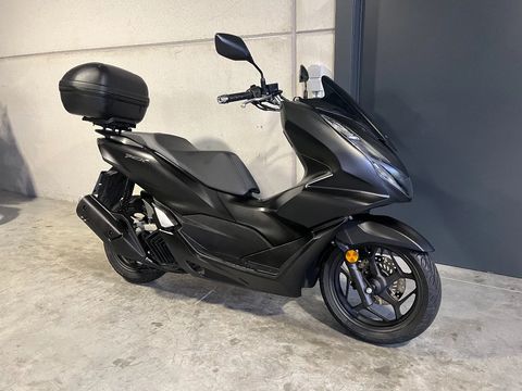  PCX125 met topcase in zeer mooie staat