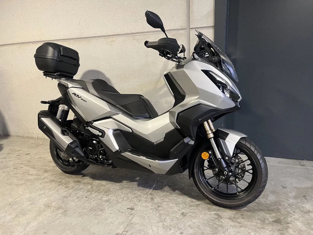  ADV350 met topcase