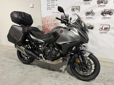  NT1100 DCT met voyage pakket en nog extra's