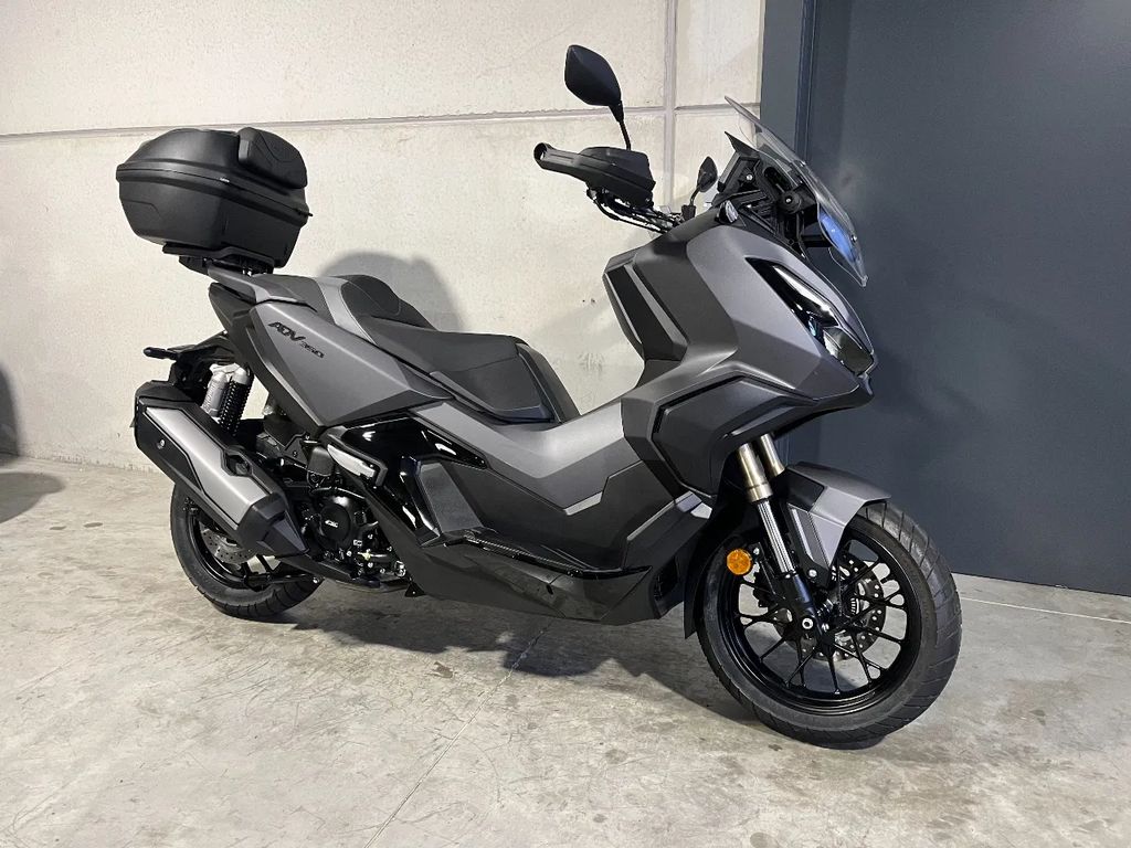  ADV350 SUV-scooter met topcase