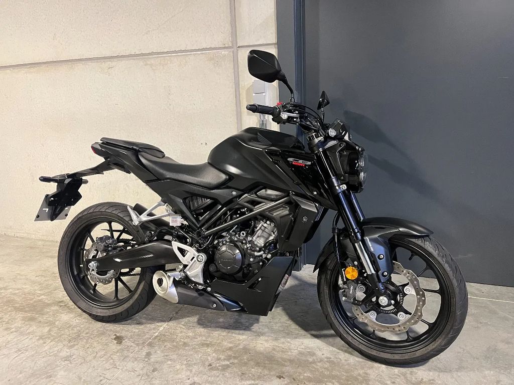  CB125R met verlagingskit