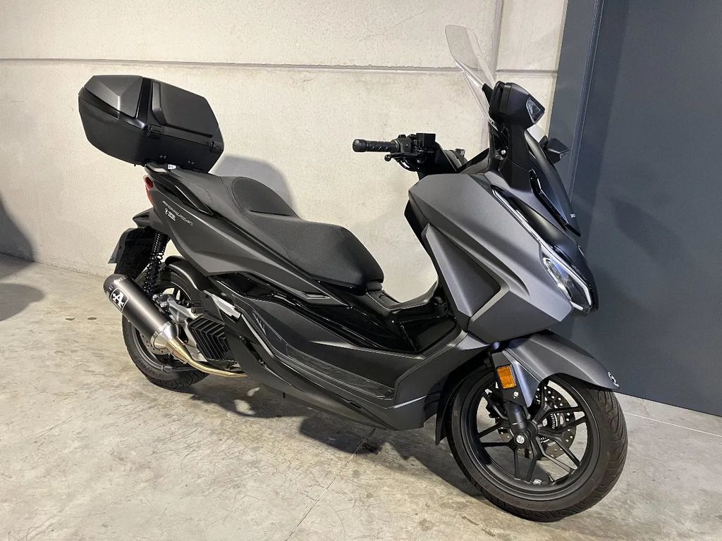  Forza 125 met arrow uitlaat in showroomstaat