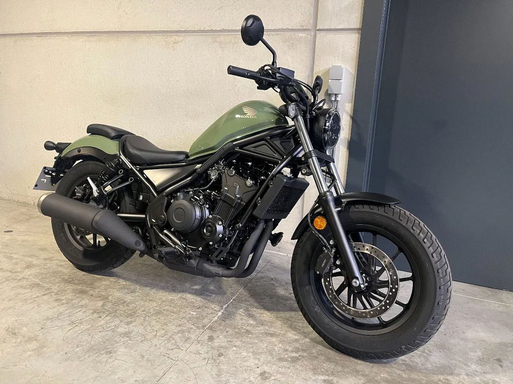  CMX500 Rebel amper mee gereden en in showroomstaat